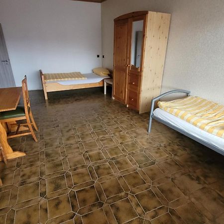 Apartmán Monteurhaus Voll Ausgestattet Glees Exteriér fotografie